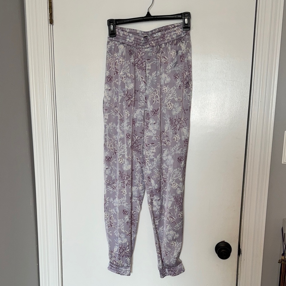 Zara- size XS- Floral Lavender Pants